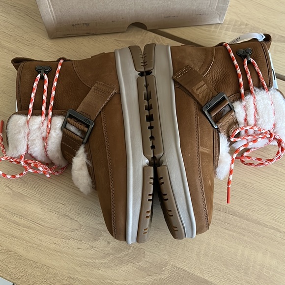 NIB UGG Classic Weather Hiker in Chestnut - Picture 13 of 13
